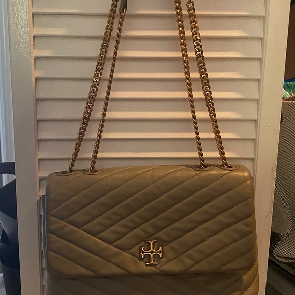 AUTHENTIC TORY BURCH | KIRA CHEVRON CONVERTIBLE SHOULDER BAG - Picture 3 of 16